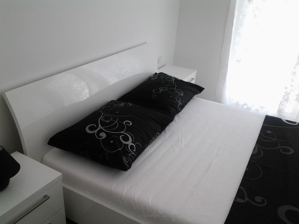 Apartments Govic Primošten Chambre photo