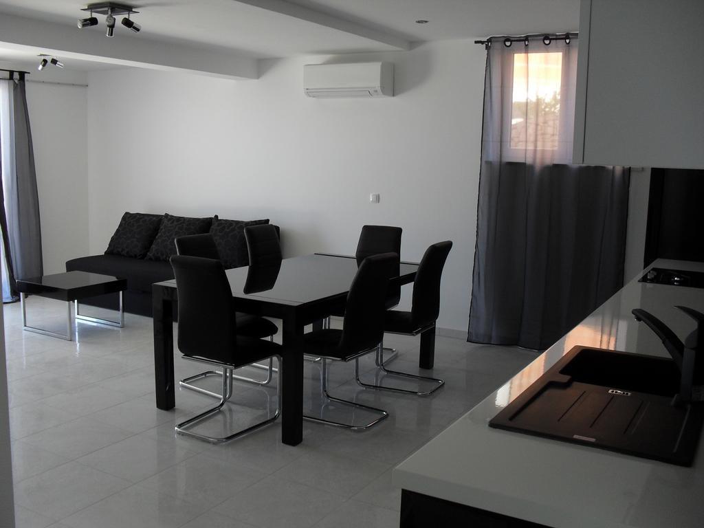 Apartments Govic Primošten Chambre photo